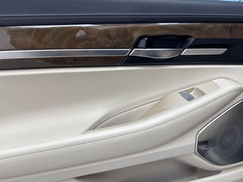 Used 2019 Genesis G90 3.3T Premium RWD image 40