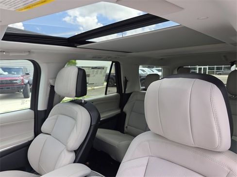 New 2025 Lincoln Navigator Reserve image 20