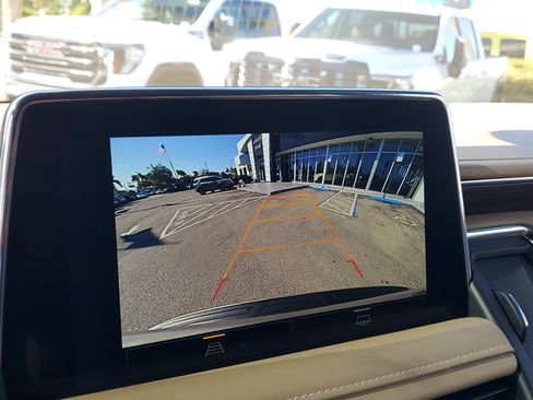 Used 2024 Chevrolet Suburban Premier image 10