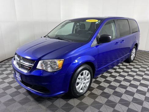 Used 2018 Dodge Grand Caravan SE w/ UConnect Hands-Free Group FWD image 9
