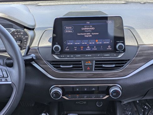 Used 2024 Nissan Altima 2.5 SV FWD image 18
