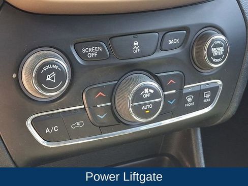 Used 2016 Jeep Cherokee High Altitude w/ Luxury Group AWD/4WD image 16