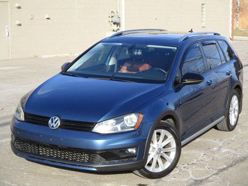 Used 2017 Volkswagen Golf Alltrack SE image 3