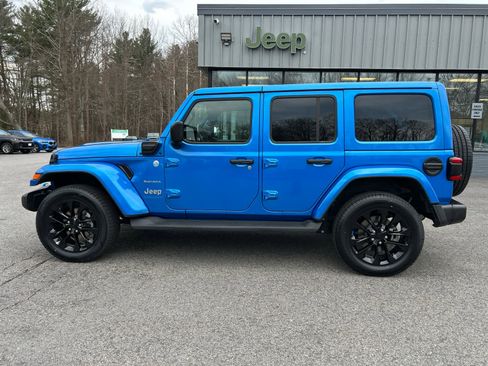 Used 2023 Jeep Wrangler Unlimited Sahara w/ Cold Weather Group AWD/4WD image 8
