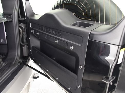 Used 2023 Land Rover Defender 110 X-Dynamic SE AWD/4WD image 25