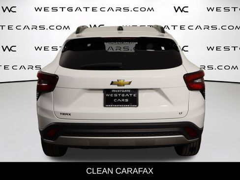 Used 2025 Chevrolet Trax LT FWD image 4