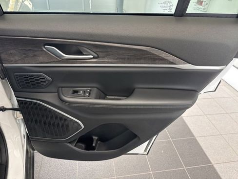 Used 2024 Jeep Grand Cherokee Limited 4xe image 12