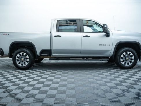 Used 2022 Chevrolet Silverado 2500 Custom w/ Custom Value Package AWD/4WD image 4