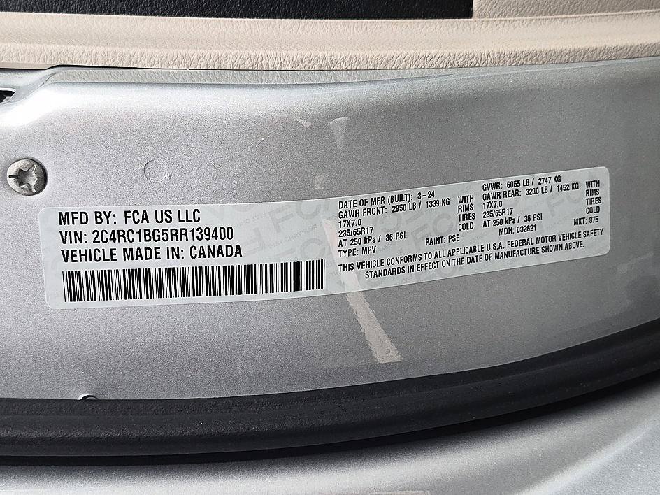 Used 2024 Chrysler Pacifica Touring-L FWD image 36