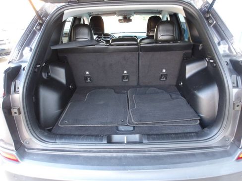 Used 2021 Jeep Cherokee Latitude Plus FWD image 24