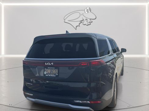 Used 2024 Kia Carnival LX image 10