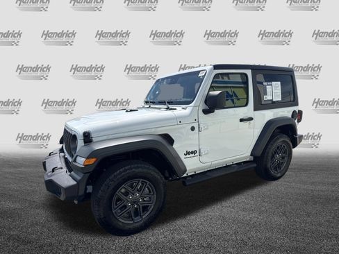 Used 2025 Jeep Wrangler Sport AWD/4WD image 5