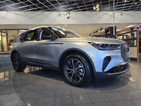 New 2026 Lincoln Nautilus Premier AWD/4WD image 2