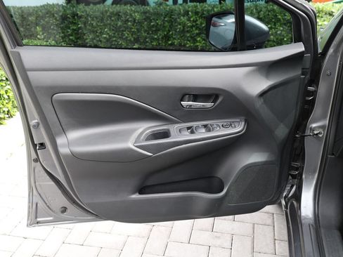 Used 2023 Nissan Versa SV FWD image 10