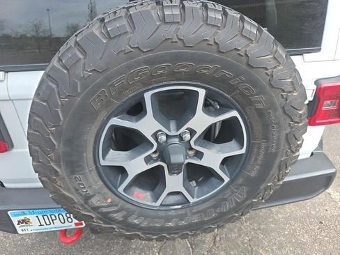 Used 2022 Jeep Wrangler Unlimited Rubicon w/ LED Lighting Group AWD/4WD image 9