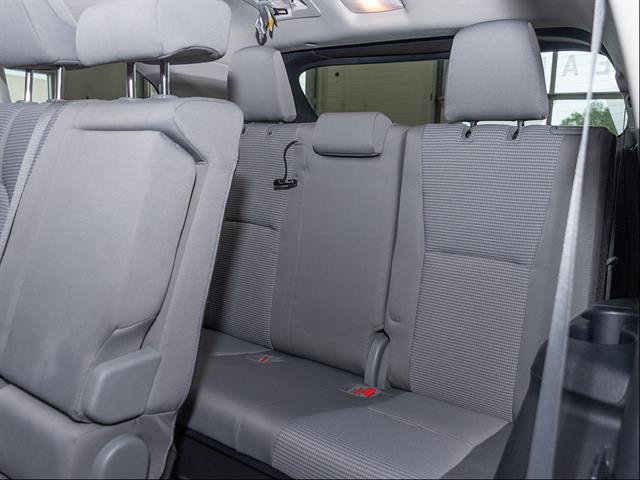 Used 2021 Toyota Highlander LE AWD/4WD image 19