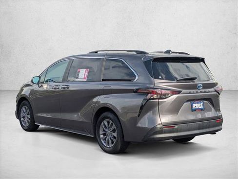 Used 2024 Toyota Sienna XLE image 7