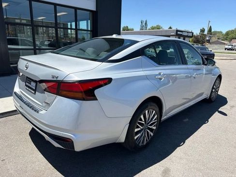 Used 2023 Nissan Altima 2.5 SV w/ SV Premium Package AWD/4WD image 9