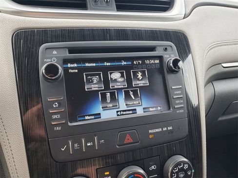 Used 2015 Chevrolet Traverse LT w/ Style and Technology Package image 20