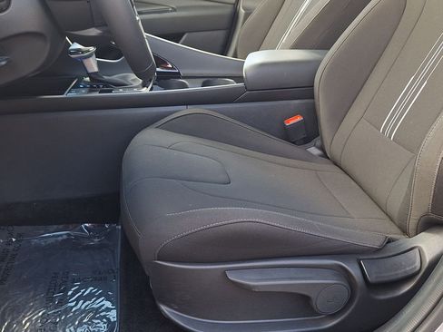New 2025 Hyundai Elantra SEL image 11
