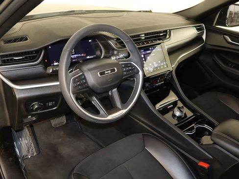 Used 2023 Jeep Grand Cherokee Altitude image 27