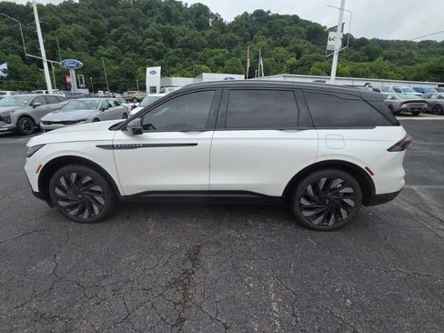 Used 2025 Lincoln Nautilus Reserve w/ Jet Appearance Package AWD/4WD image 4