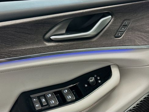 Used 2022 Jeep Grand Cherokee Overland image 15