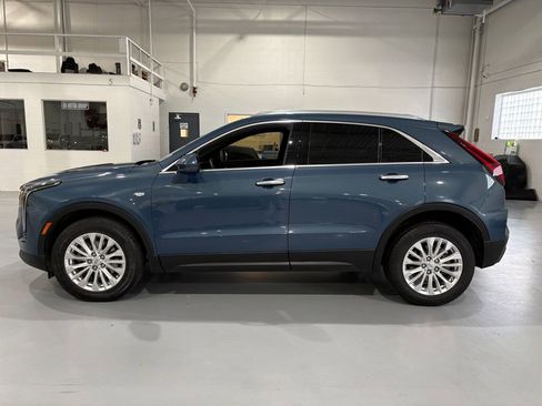 Used 2024 Cadillac XT4 Luxury w/ Cold Weather Package AWD/4WD image 4