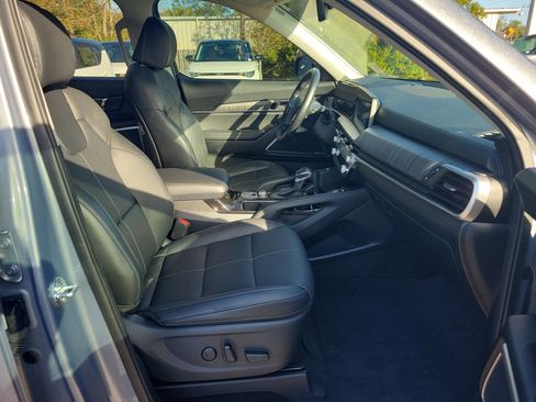 Certified 2023 Kia Telluride EX w/ EX Captain's Chair Package image 7