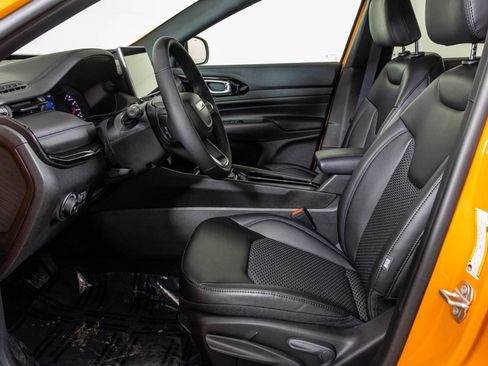 New 2026 Jeep Compass Latitude image 17