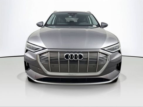 Used 2022 Audi e-tron Premium image 2