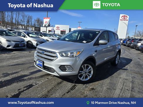 Used 2017 Ford Escape SE image 1