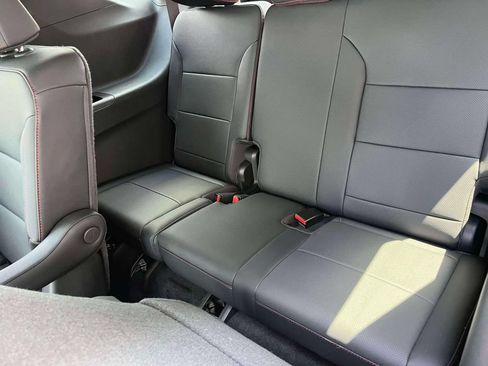 Certified 2025 Chevrolet Traverse Z71 w/ Enhanced Driving Package AWD/4WD image 17