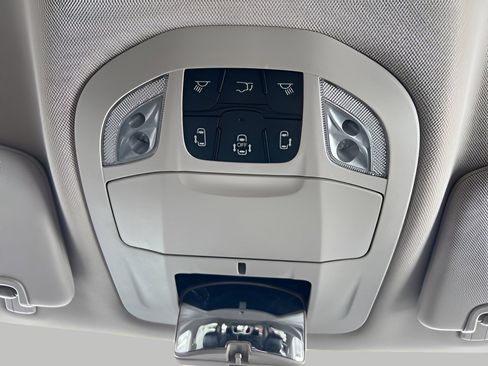 Used 2024 Chrysler Pacifica Touring-L image 45