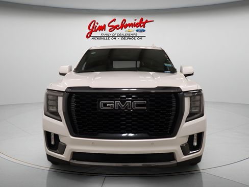 Used 2023 GMC Yukon Denali Ultimate AWD/4WD image 3