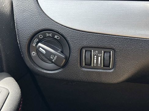 Used 2019 Dodge Grand Caravan GT FWD image 26