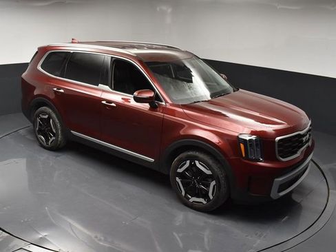Used 2024 Kia Telluride S image 41