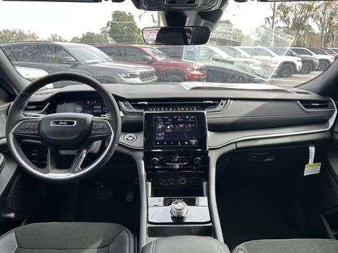 New 2025 Jeep Grand Cherokee Altitude image 39