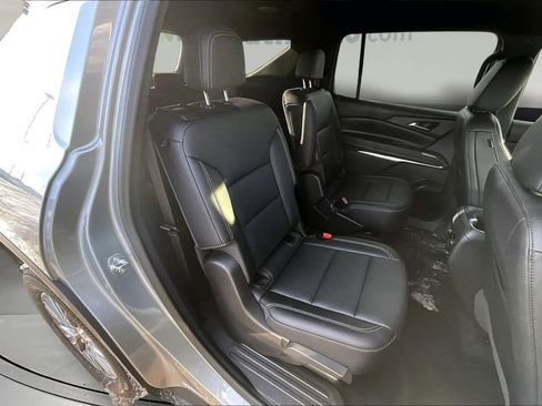 Used 2025 Chevrolet Traverse LT image 27
