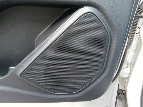 Used 2021 Ford Explorer XLT w/ Equipment Group 202A image 13