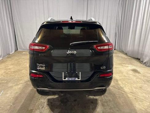 Used 2017 Jeep Cherokee Overland w/ Technology Group AWD/4WD image 30