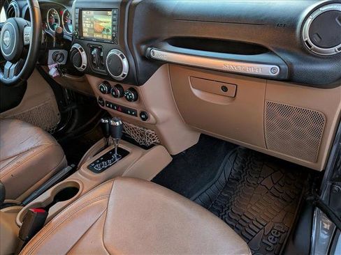 Used 2017 Jeep Wrangler Unlimited Sahara w/ Connectivity Group image 19