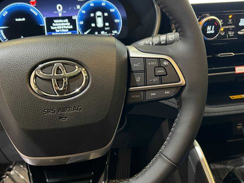 Certified 2025 Toyota Highlander Limited image 21