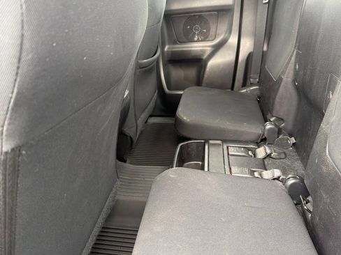 Used 2017 Toyota Tacoma TRD Sport image 9