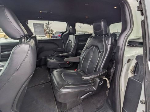 Used 2020 Chrysler Pacifica Touring-L AWD/4WD image 11