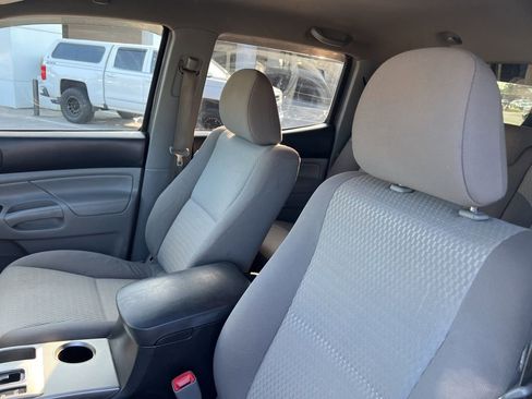 Used 2014 Toyota Tacoma PreRunner image 9