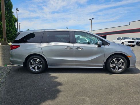 Used 2018 Honda Odyssey Touring image 2