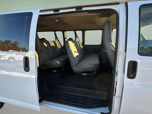 Used 2024 Chevrolet Express 3500 LT w/ LT Preferred Equipment Group RWD image 33