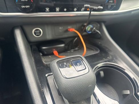 Used 2021 Nissan Rogue SV image 10