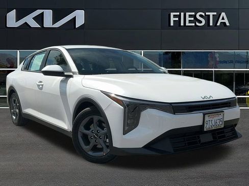 Used 2025 Kia K4 LXS image 1